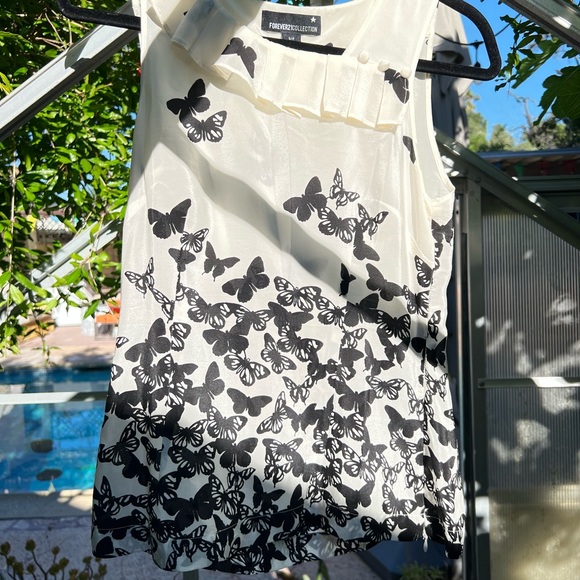 Forever 21 Tops - 100% Silk Butterfly Top szS
